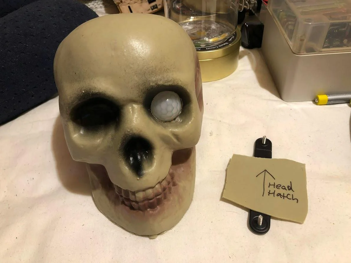 Bag O' Bones: a PIR jump-scare Halloween skull on a Pimoroni Inventor 2040 W photo 2